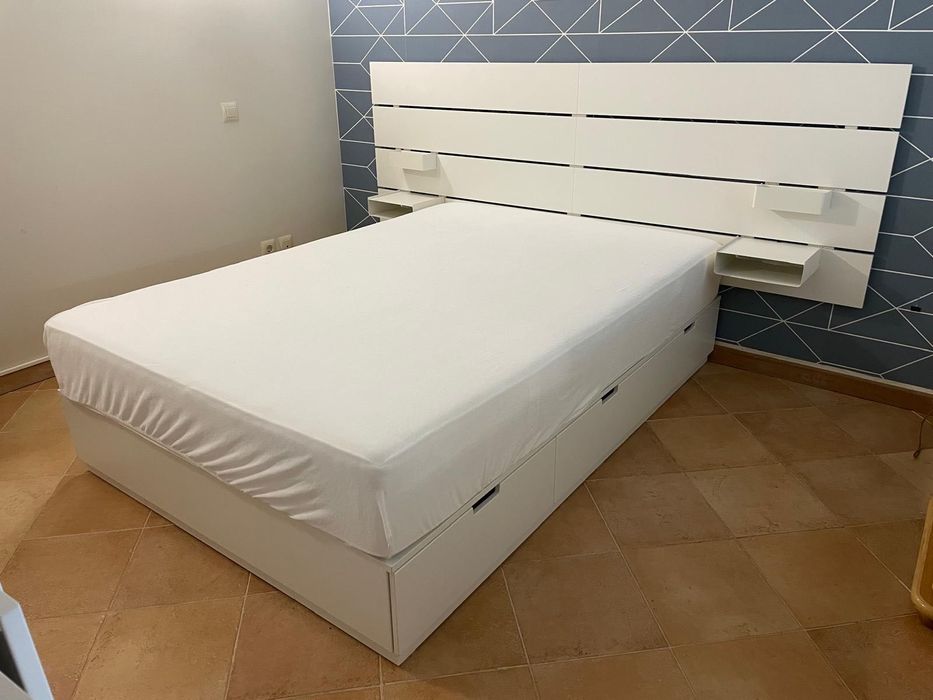 Cama casal semi nova