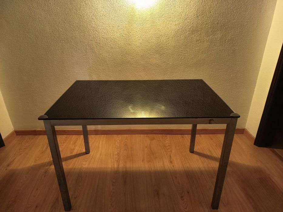 Mesa cozinha com tampo de vidro