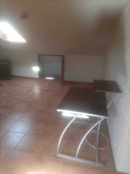 Sótão 91 m2 com WC para Alugar