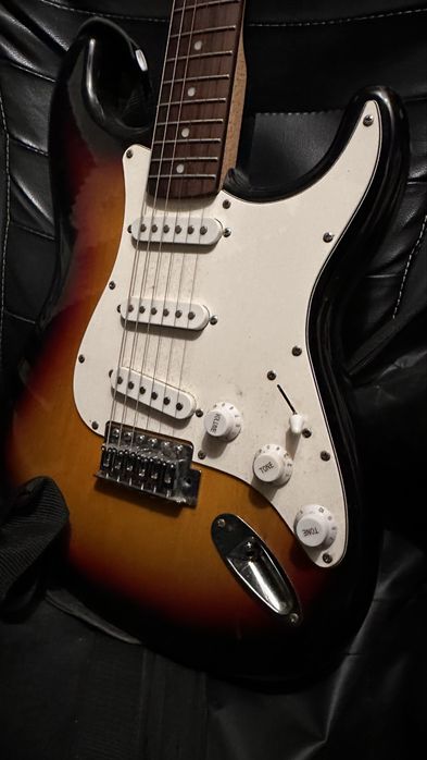 Guitarra Stagg como nova