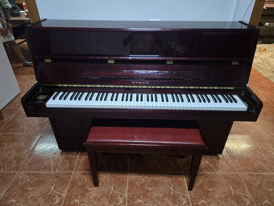Piano SAMICK com banco