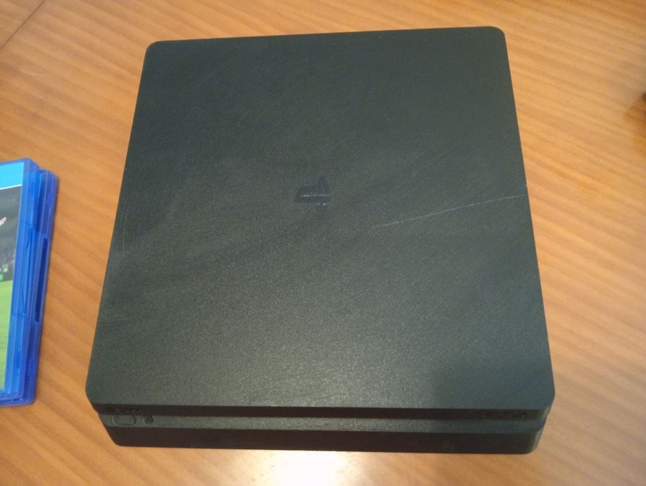 PS4 500gb pouco usada