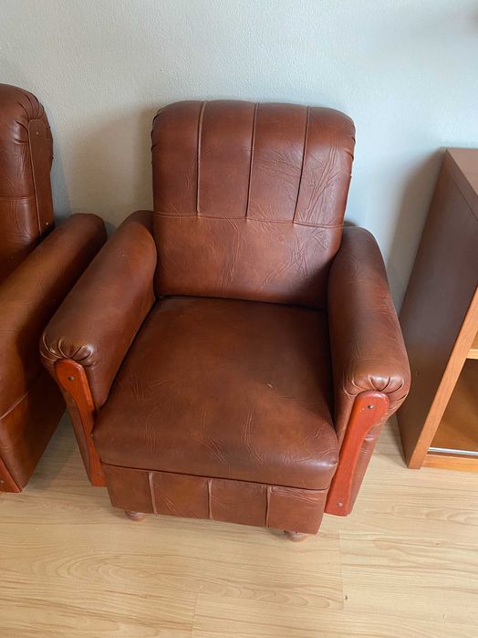 Sofá + 2 poltronas em Couro