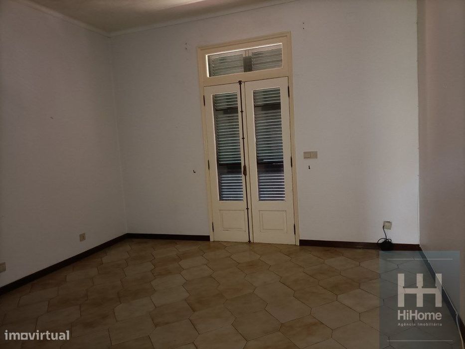 Moradia T4 +2 com terreno e garagem no Funchal