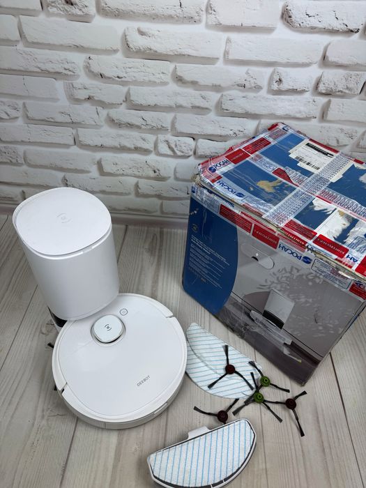 Ecovacs Deebot T9+ Робот пилосос зі станцією самоочищення
