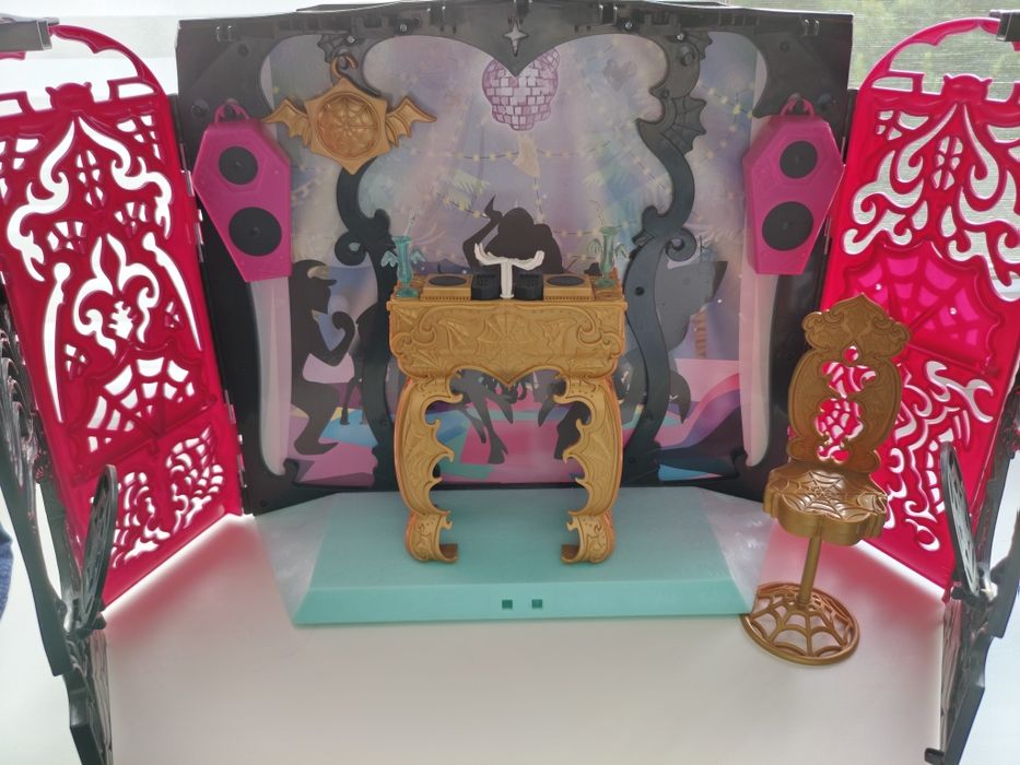 Monster high будинок