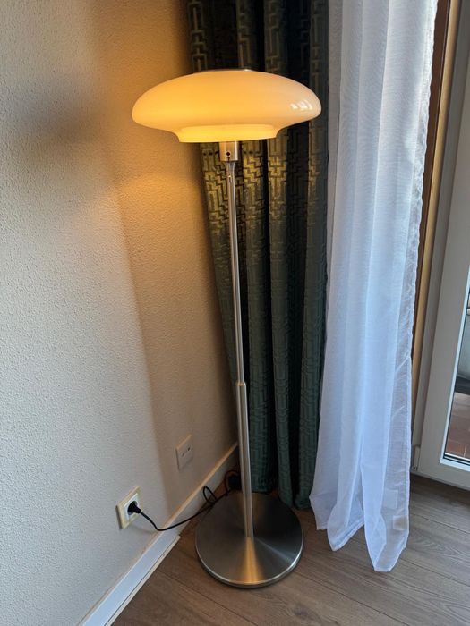 Candeeiro usado com cupula leitosa  IKEA TÄLLBYN
