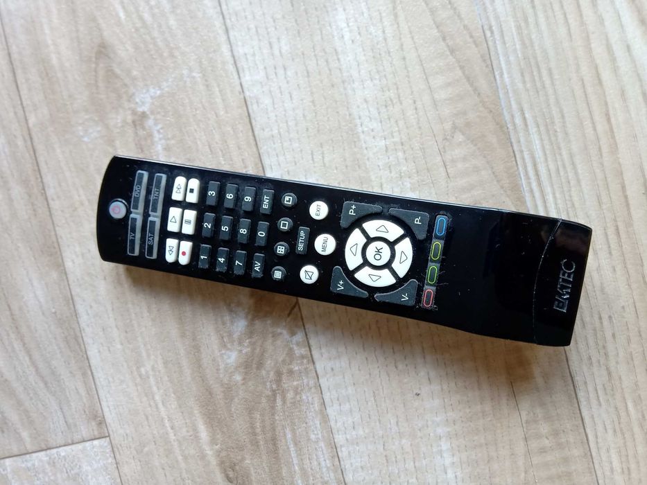 Pilot EMTEC, TV/DVD/SAT oryginał, piękny stan. Plus gratis.