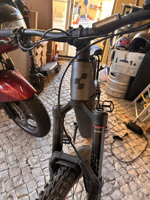Bicicleta elétrica CUBE Stereo Hybrid 160 HPC Race – como nova!