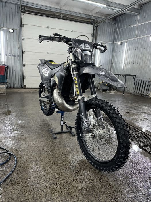 Мотоцикл Husqvarna TE 250 i 2T
