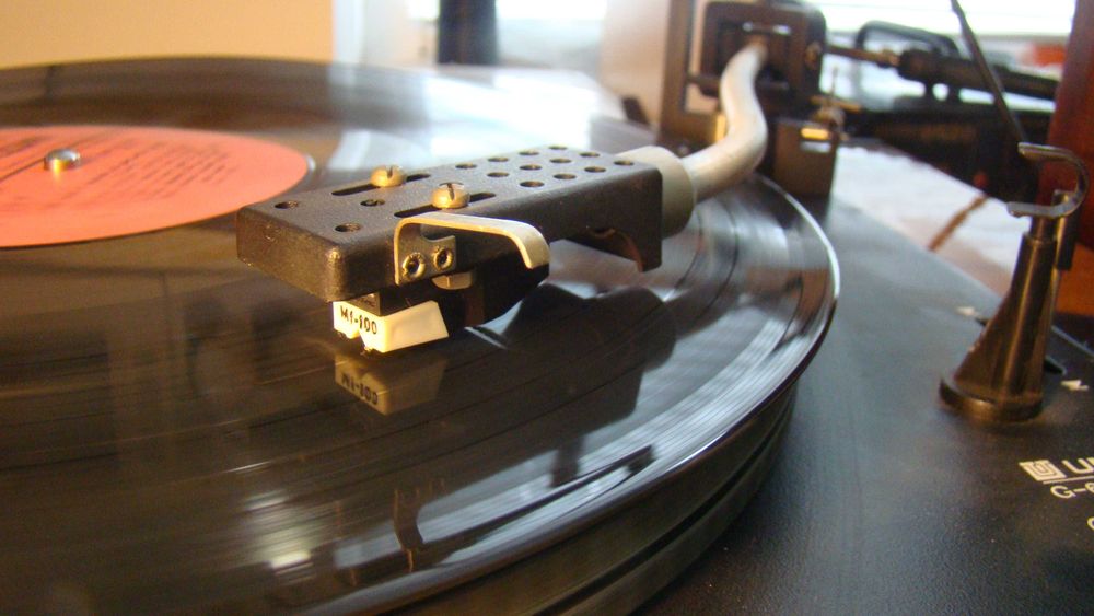 Вінлром/програвач платівок ВЕГА-108 Стерео + 15АС208 + одна платівка