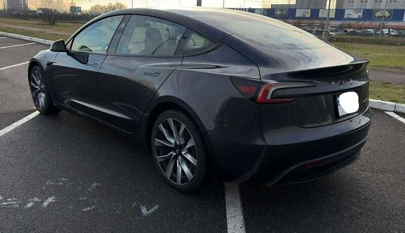 Tesla Model 3 2024