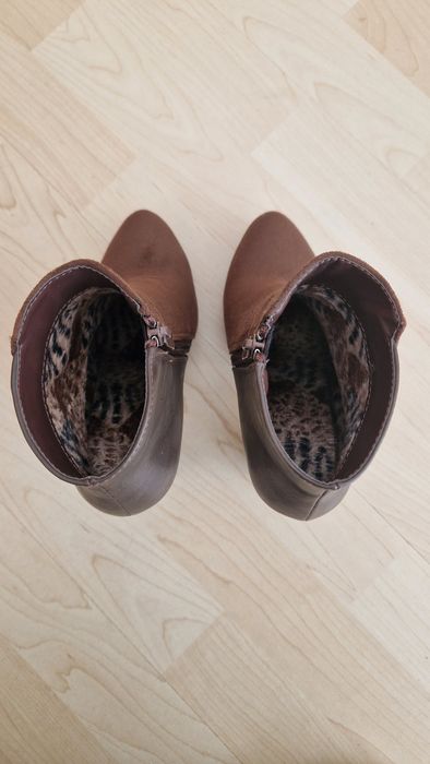 Botas castanhas salto alto, tamanho 35