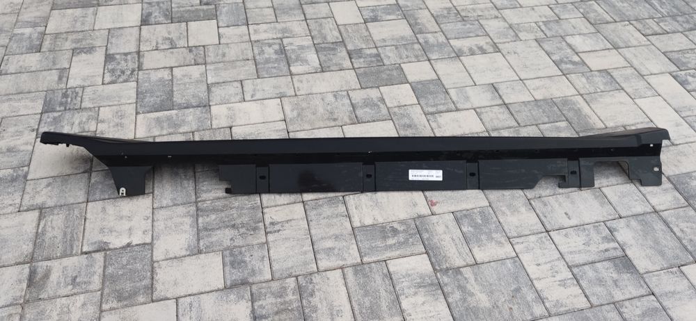 Próg zewnętrzny BMW X1 prawy