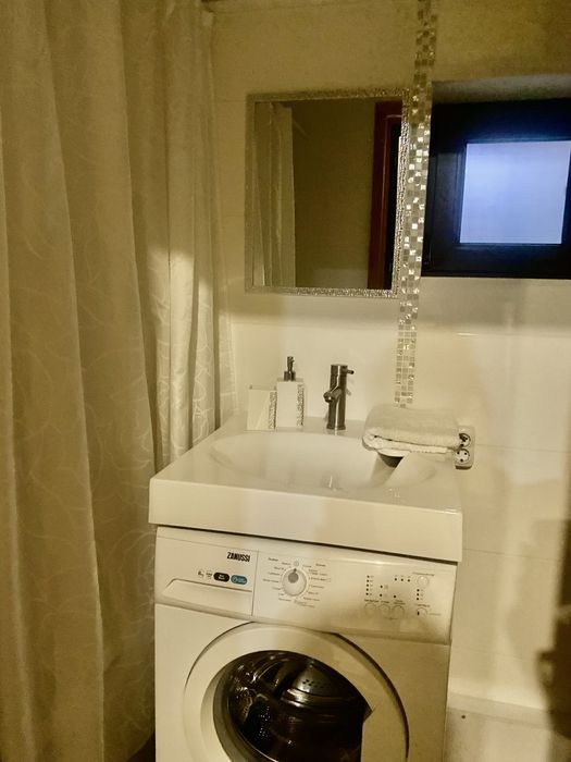 Центр. СВЕТ ЕСТЬ. Посуточная и почесовая сдача дома.