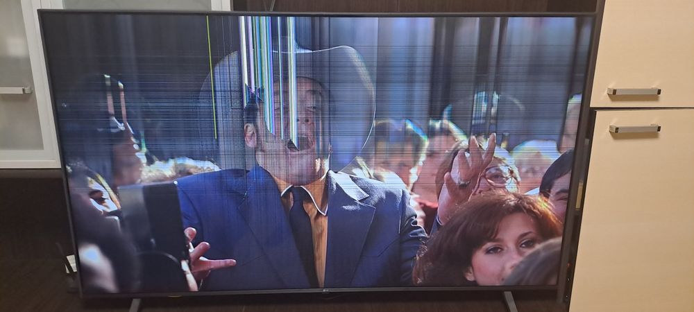 Телевізор LG  65"