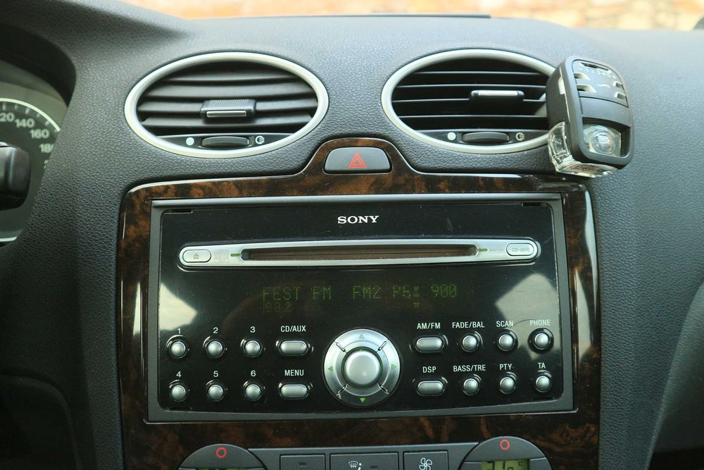 Ford Focus Mk2 1.6 GHIA 1,6 -Zarejestrowny-Klima-Multifunkcja-Tempomat