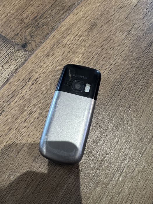 Zabytkowa Nokia 6303ci