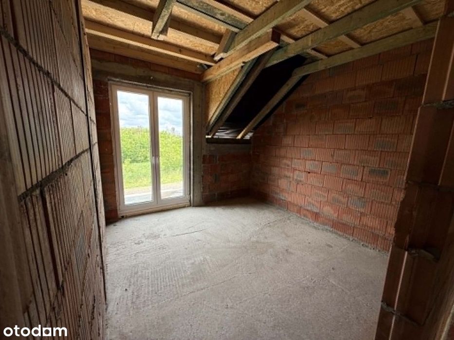 Nowoczesny dom w zabudowie bliźniaczej – 167 m² z garażem i poddaszem.