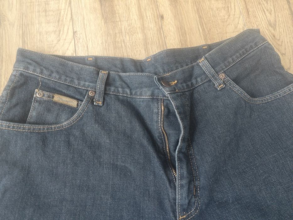 Jeansy Wrangler broken twill