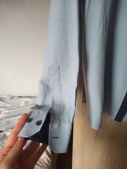 Błękitna gładka koszula męska