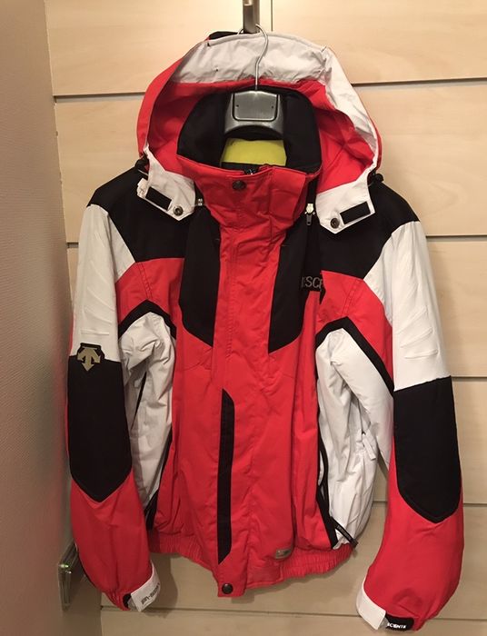 Горнолыжная мужская куртка  "Descentе"