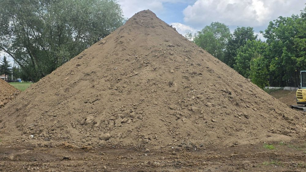 Humus / ziemia ogrodowa czysta bez kamieni i gliny – Kraków ul. Wrobela