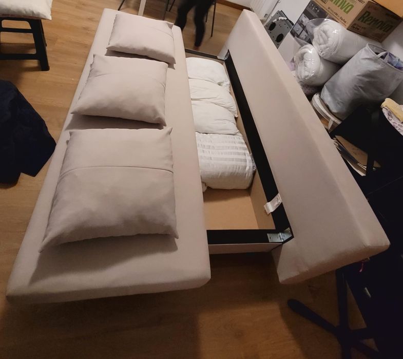 Sofá-Cama Bege com Arrumação + 3 Almofadas. (ikea Alvdale)n