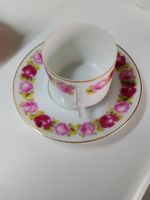 4 chávenas e 4 pratos de café