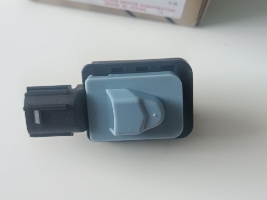Toyota RAV4 Yaris corolla Lexus czujnik zderzeniowy uderzeniowy sensor