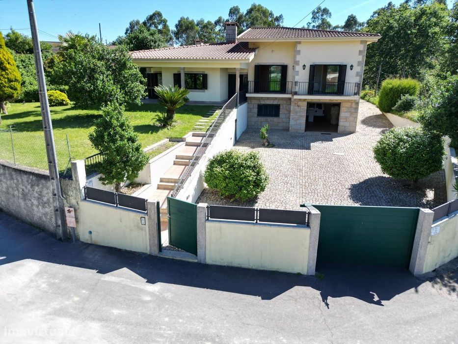Moradia T4 Venda em Lago,Amares