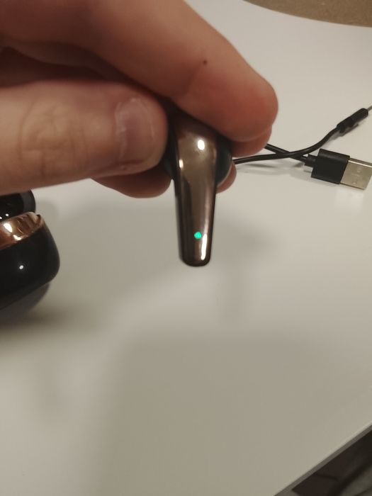 Sprzedam słuchawki. Z ładowarką