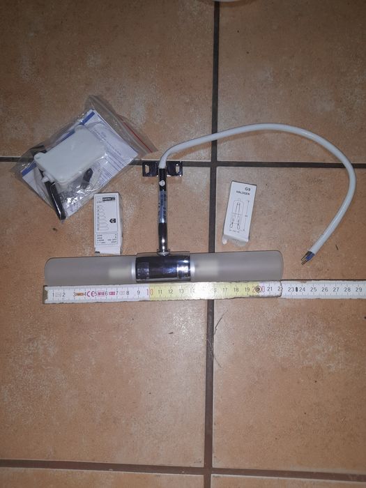 Lampka, kinkiet nad lustro, szafkę