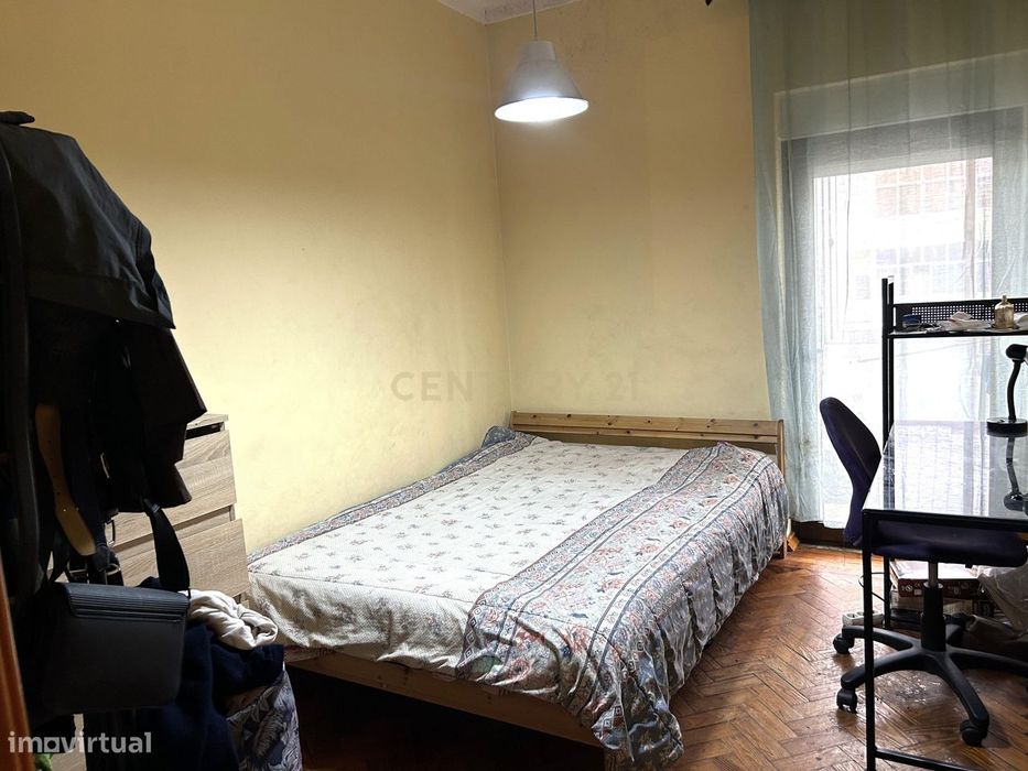 Apartamento T3 na avenida principal de Corroios - Oportunidade Única!