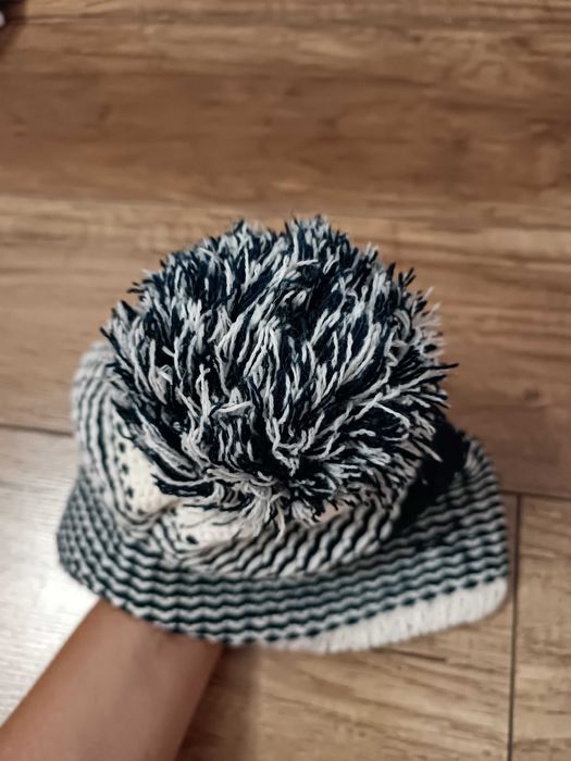 Zimowa czapka 4F z pomponem