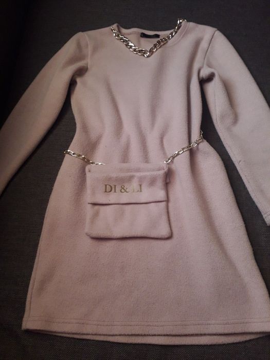 Плаття    тепле.