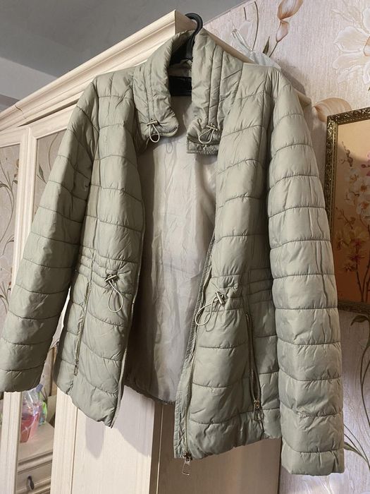 Продам весняну жіночу куртку 52 -54 розміру