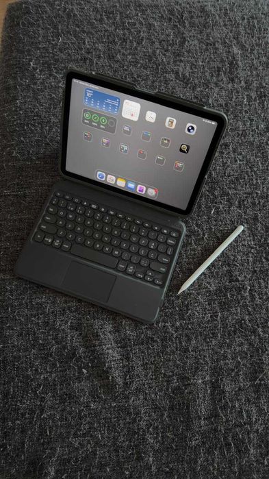 iPad Air 5 256GB + Apple Pencil 2 + Teclado ZAGG (Conjunto Completo)