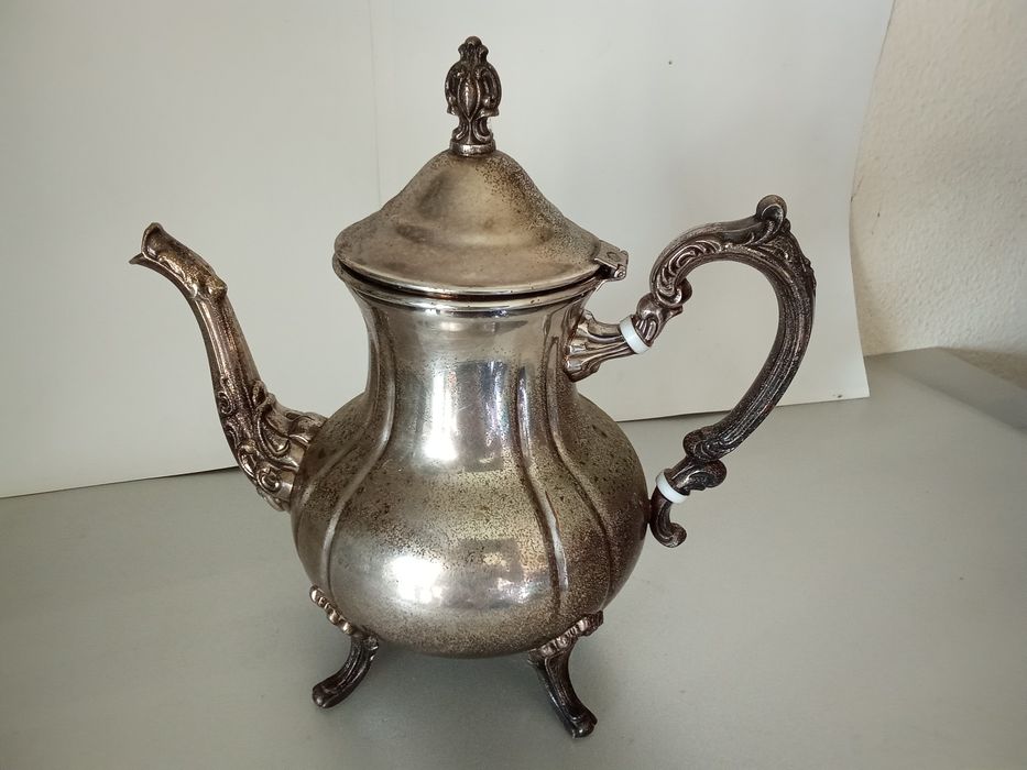 Bule em latão com lamparina a álcool