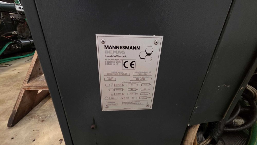 Máquina de injeção Demag 250 TON