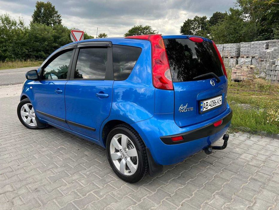 Автомобіль Nissan Note