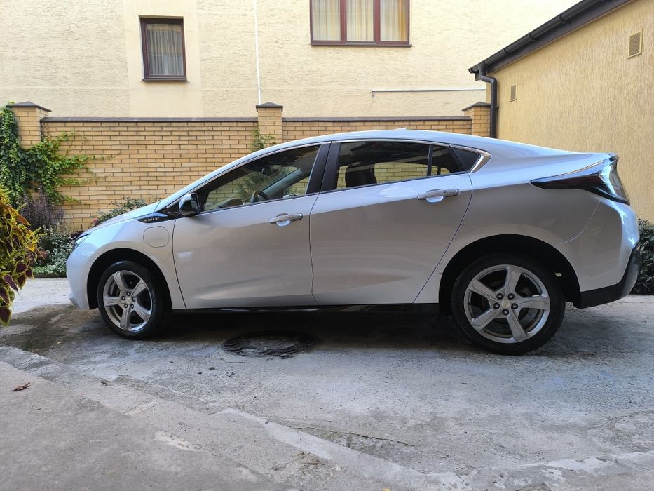 Chevrolet Volt 2 (PHEV) 1.5 2017рік