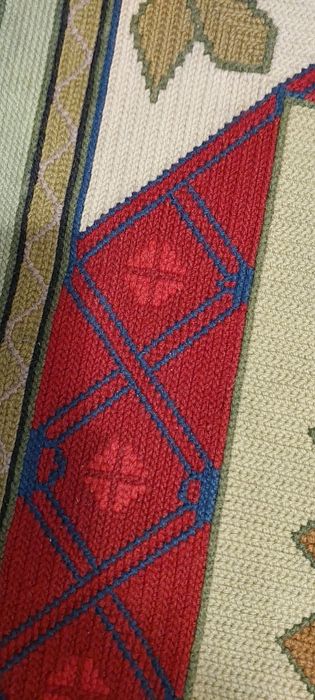 Tapete vintage estilo Arraiolo/étnico em excelente estado.