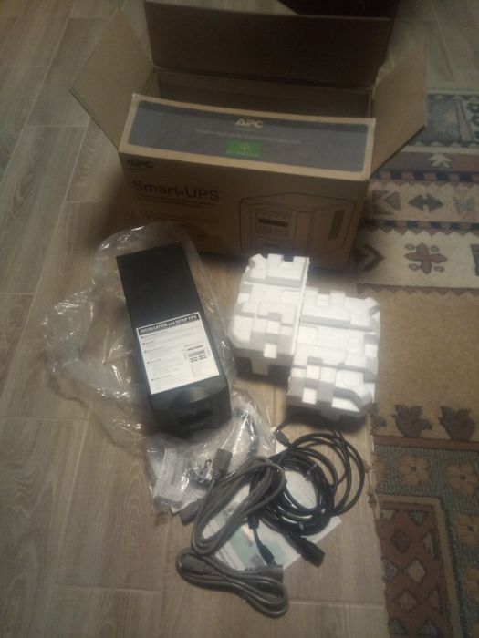Безперебійники ДБЖ УПС APC Smart Ups 750 правильна синусоїда
