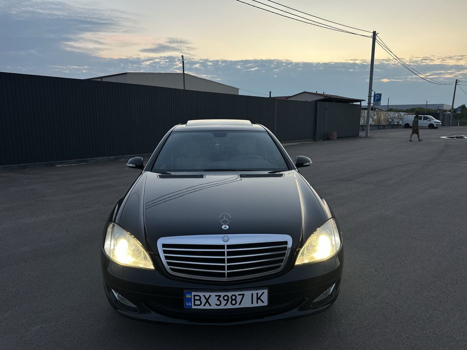 Mercedes-Benz W221