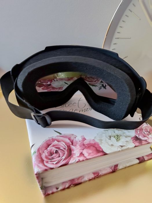 Gogle narciarskie okulary lustrzane złote alla camelon zmieniają kolor szybki pod kontem patrzenia przyciemniane regulacja na pasku