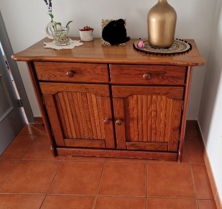 Mesa, cadeiras e Móveis sala