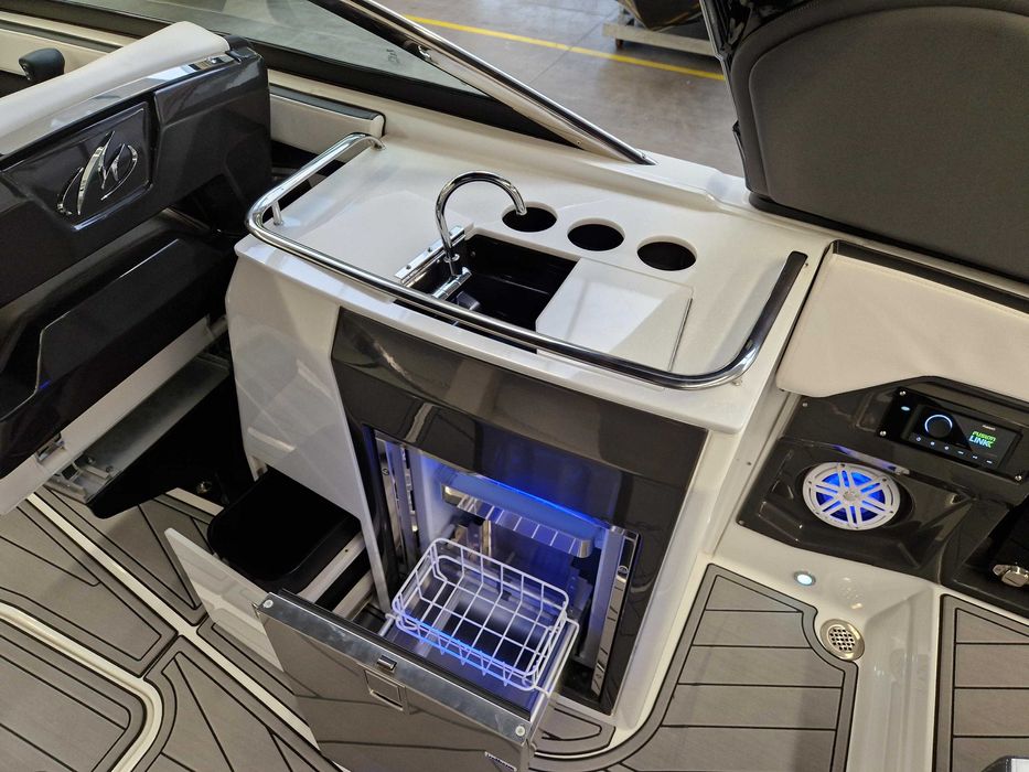 jacht motorowy MONTEREY 278SS NOWY na zamówienie