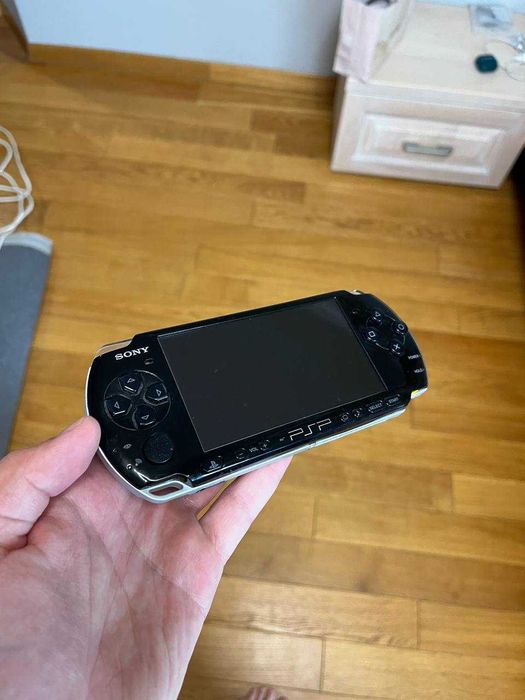 Приставка Sony PlayStation Portable (PSP)