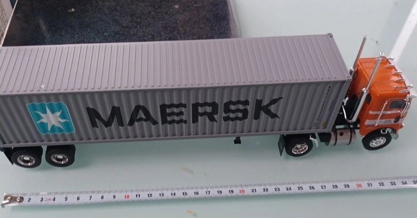 Maersk  reboque
Novo original 1:43